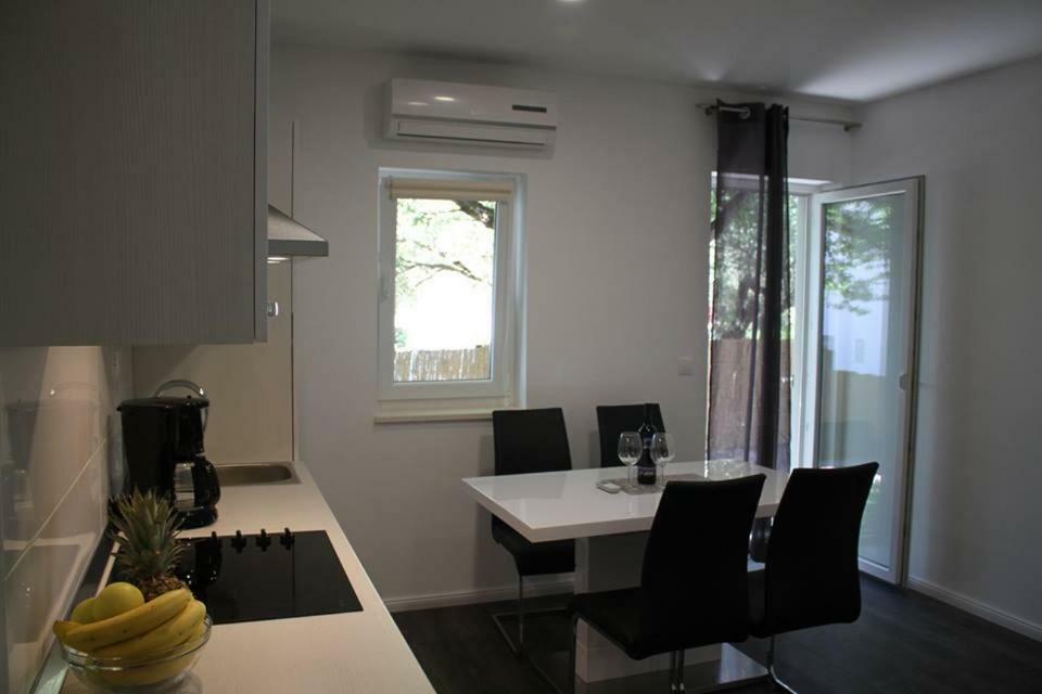 Apartments Holiday Башка-Вода Екстер'єр фото