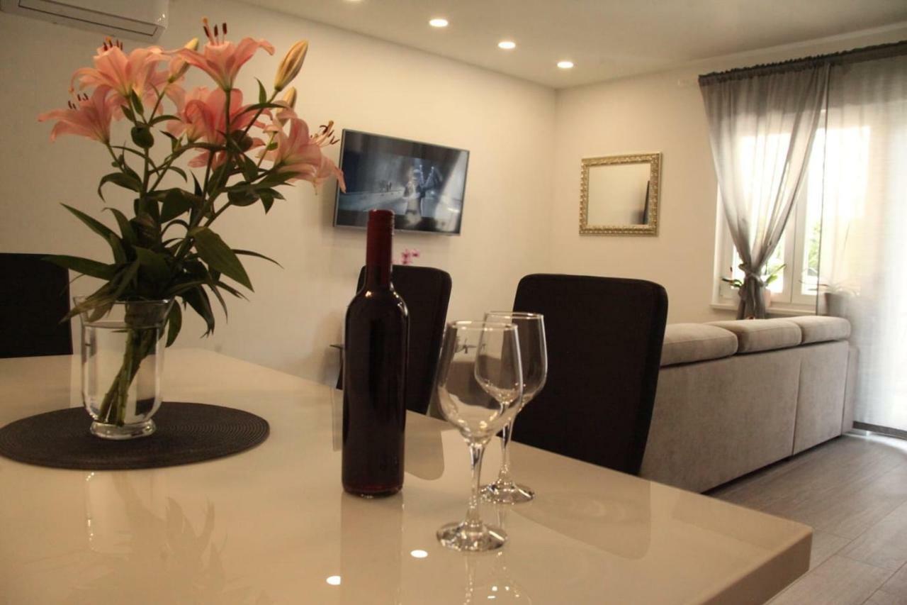 Apartments Holiday Башка-Вода Екстер'єр фото