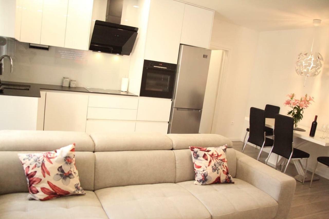 Apartments Holiday Башка-Вода Екстер'єр фото